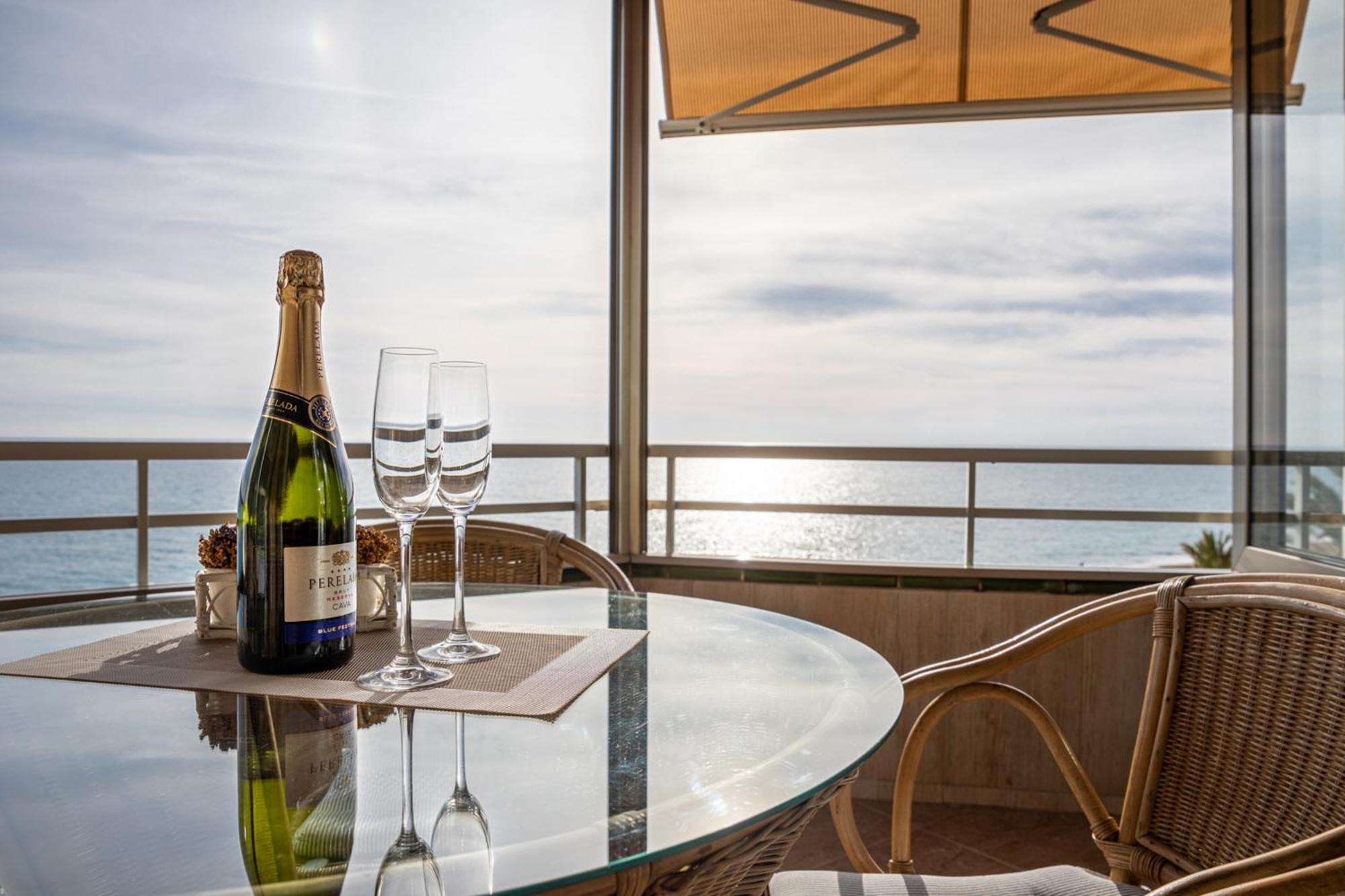 Spacious Apartment With Sea View Terrace In Calafell Zewnętrze zdjęcie